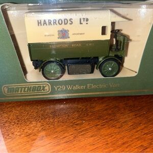 Matchbox Y29 Walker Electric Van Model - Green and Cream